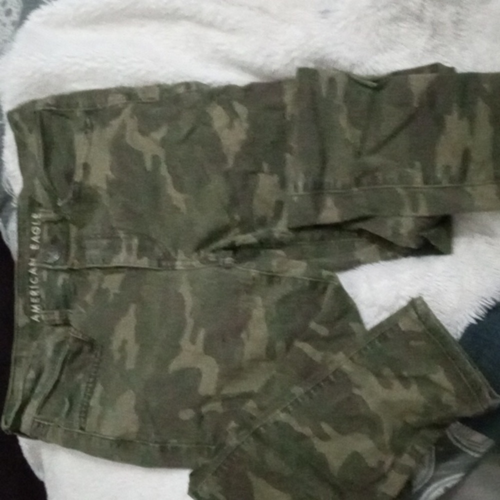 Woman's American Eagle pants